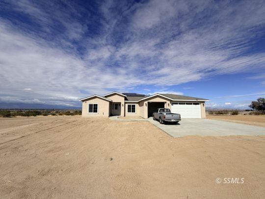 Property Photo: 228 Javis Ave CA 93555