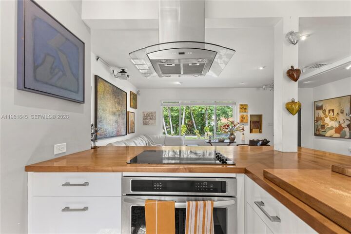 Property Photo:  70 NE 97th St  FL 33138 
