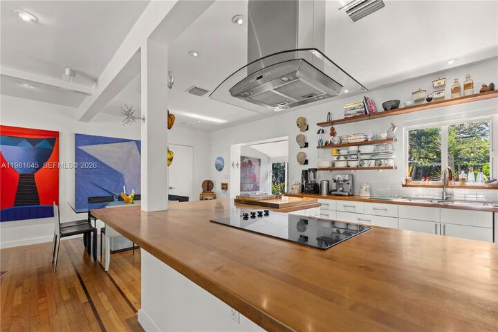 Property Photo:  70 NE 97th St  FL 33138 