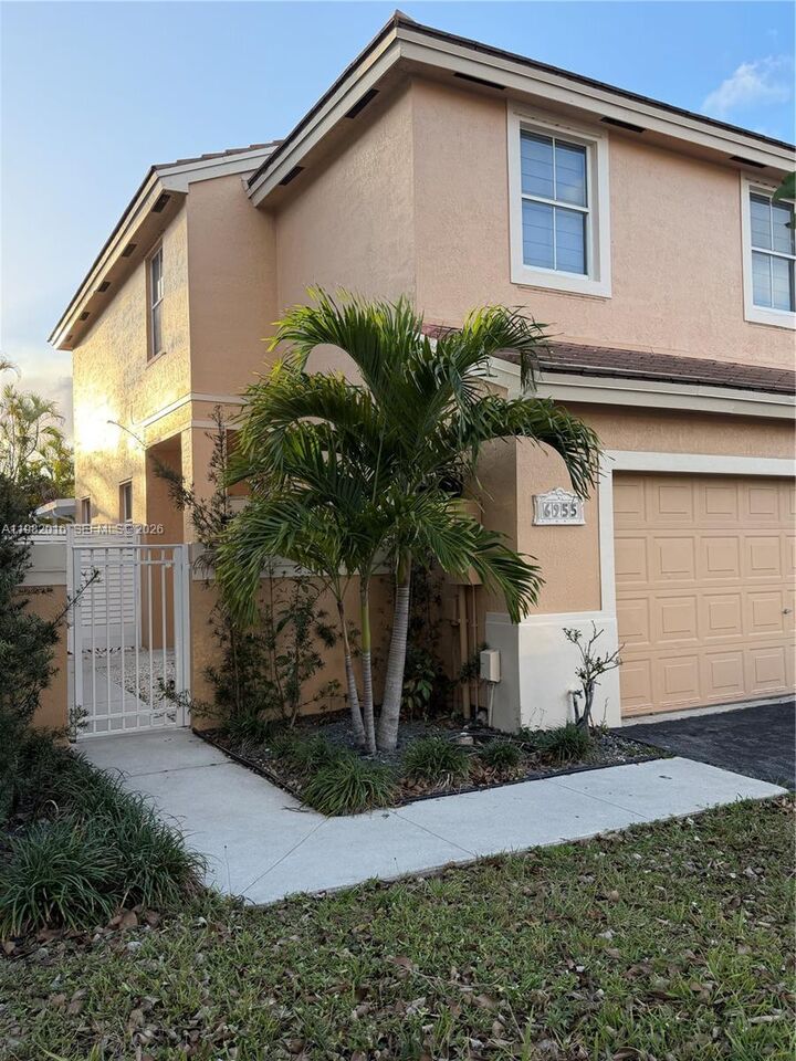 Property Photo: 6955 SW 148th Ln FL 33331