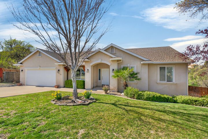 Property Photo:  1050 Hillsdale Court  CA 96003 