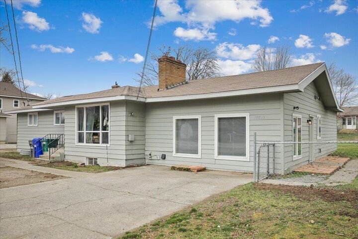 Property Photo: 10821/10823 E Mission Ave WA 99206
