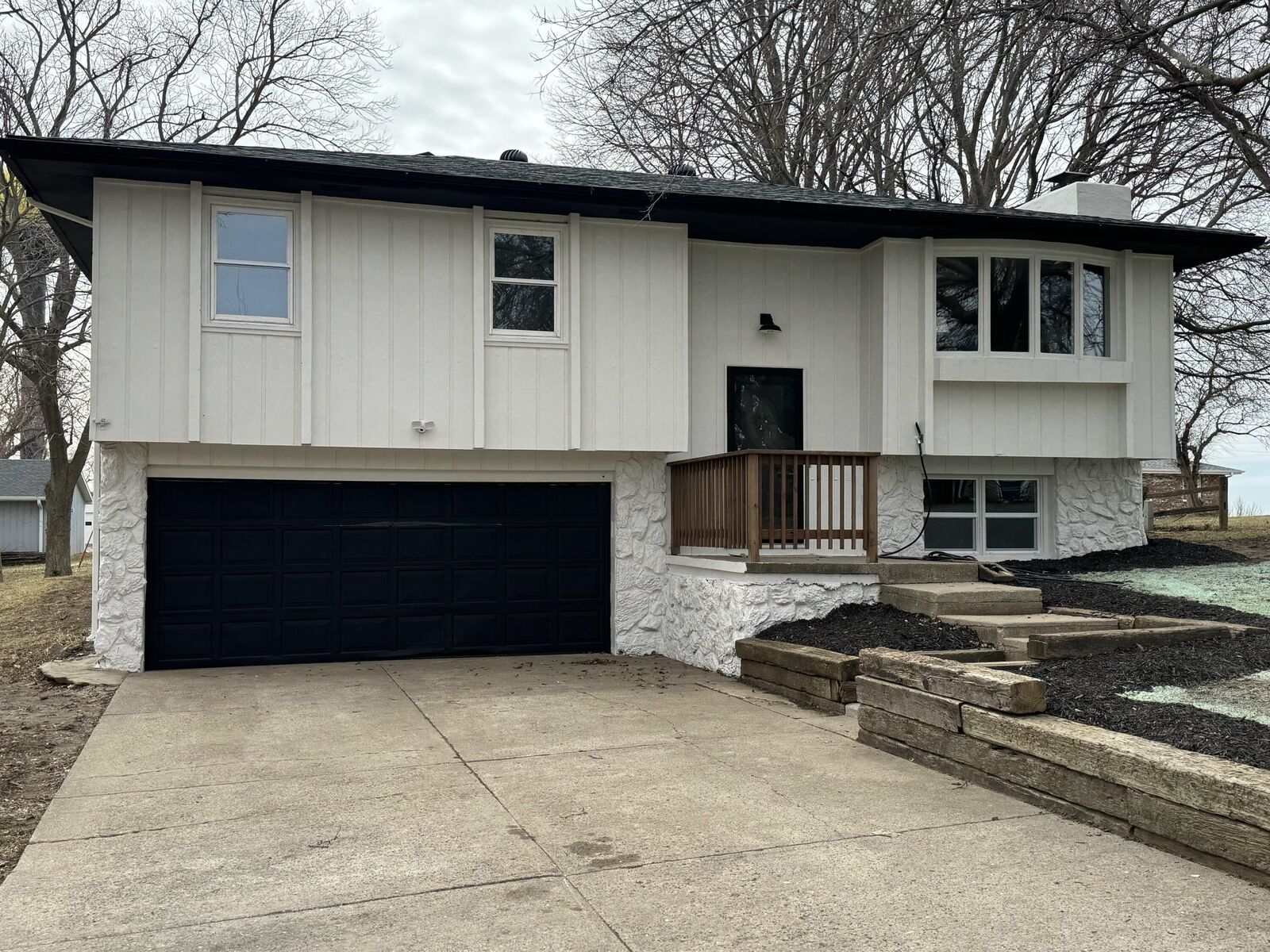 Property Photo:  104 Laurie  Circle  IA 51559 