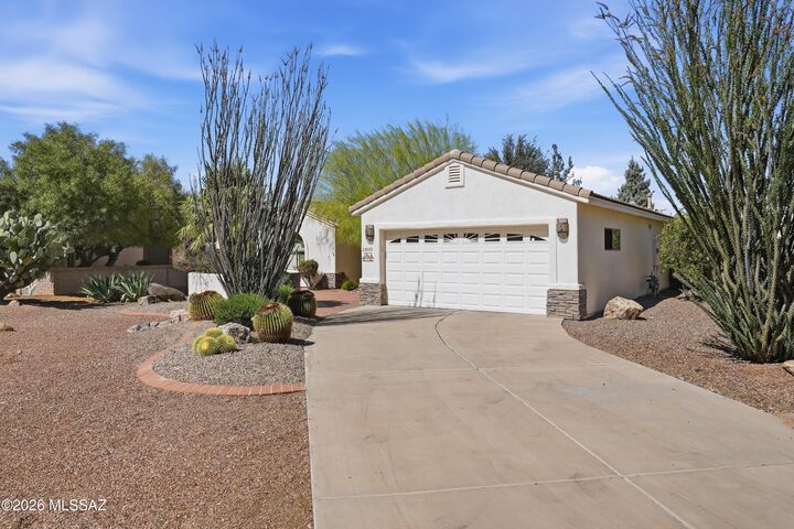 Property Photo:  2860 S Greenside Place  AZ 85614 