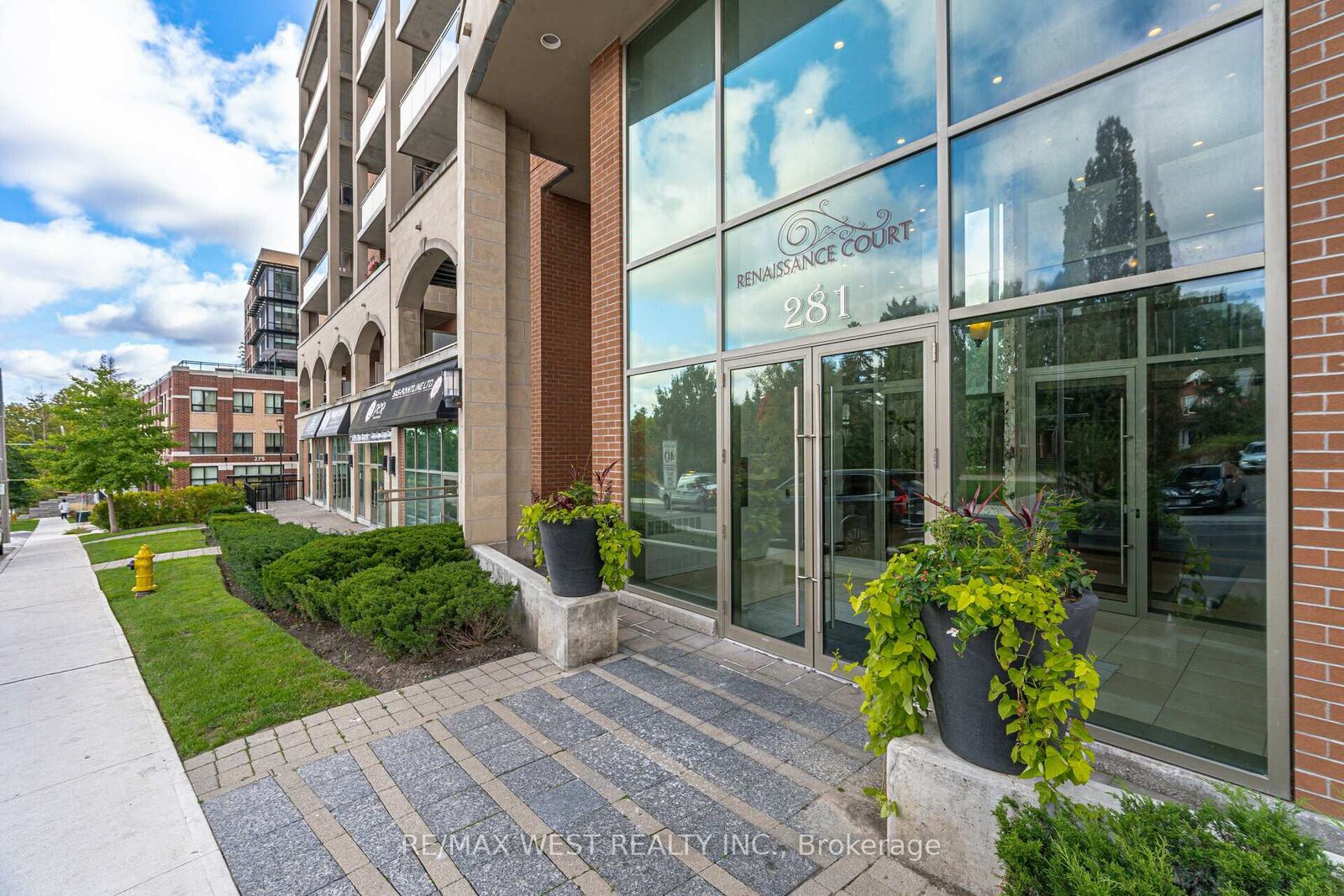 Property Photo: 281 Woodbridge Avenue 509 ON L4L 0C6
