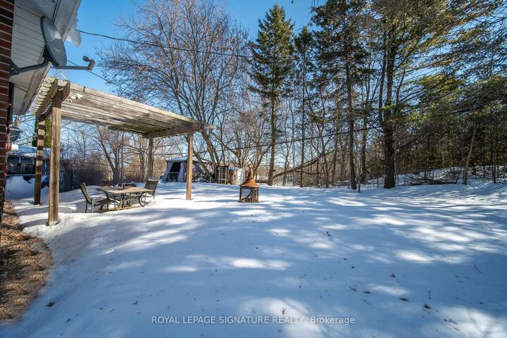 Property Photo: 21 Huron Court ON L4G 2X7