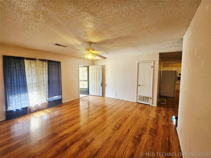 Property Photo:  11877 E 61st Place  OK 74012 