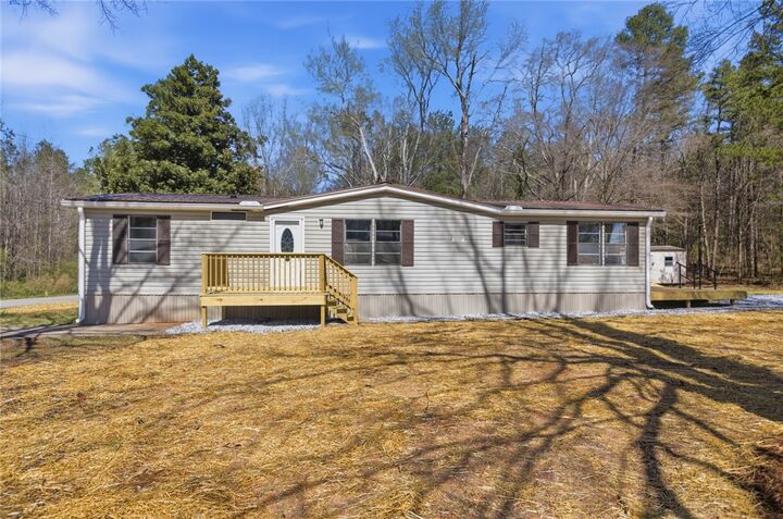 Property Photo: 202 Greenbriar Drive SC 29678