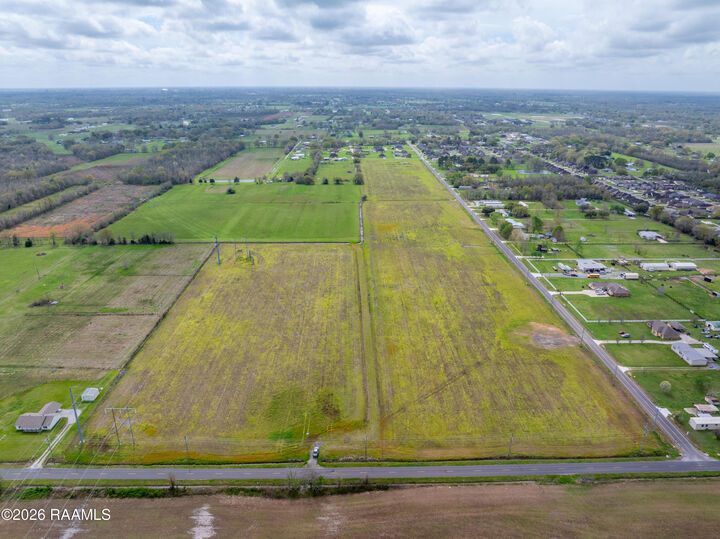 Property Photo:  300 Blk Gayle 1  LA 70520 