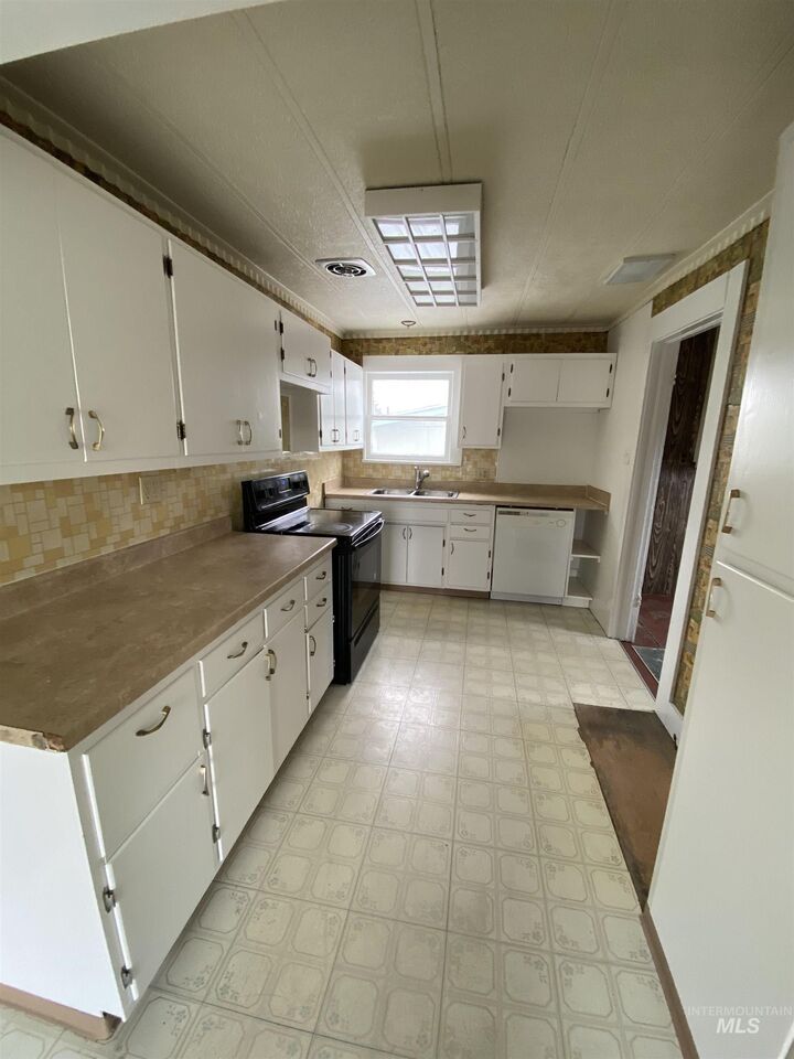 Property Photo:  520 S 3rd Ave  ID 83605 