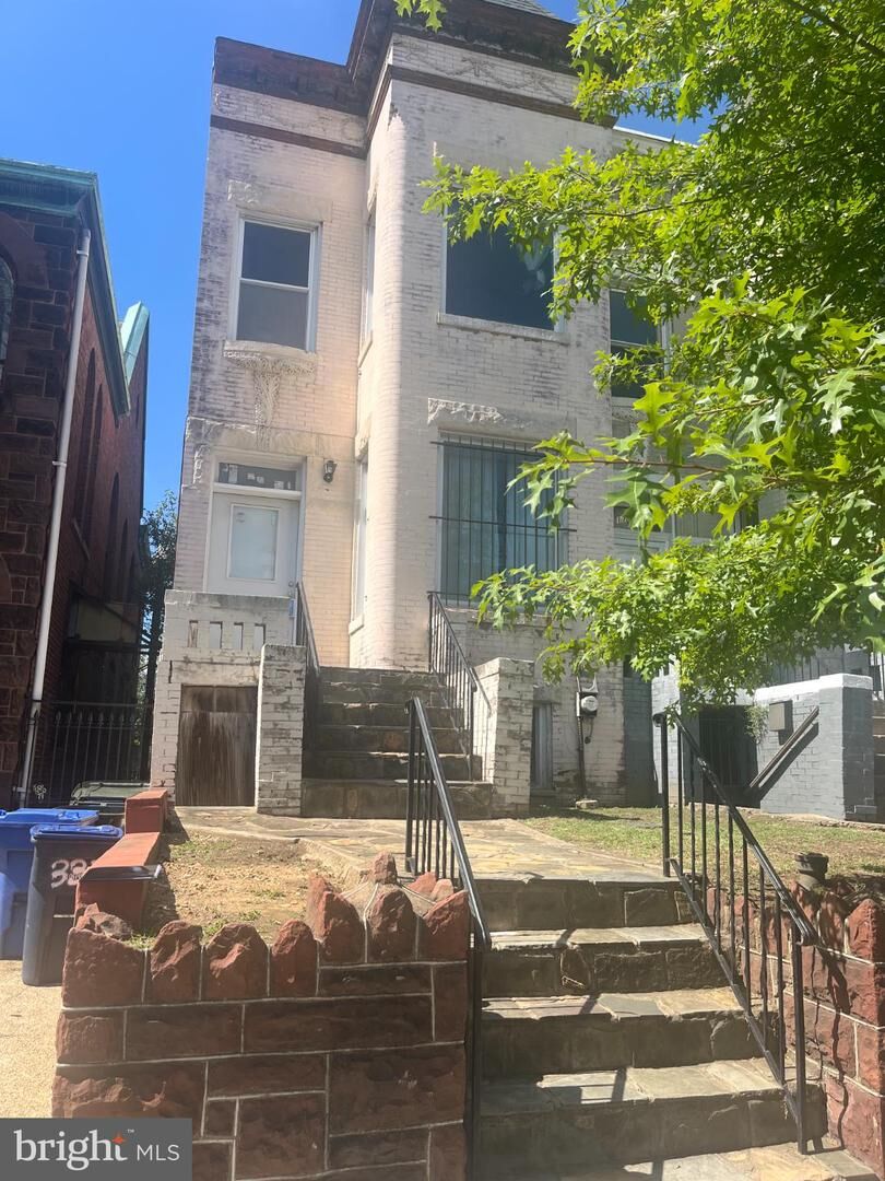 Property Photo:  1714 North Capitol Street NW  DC 20002 