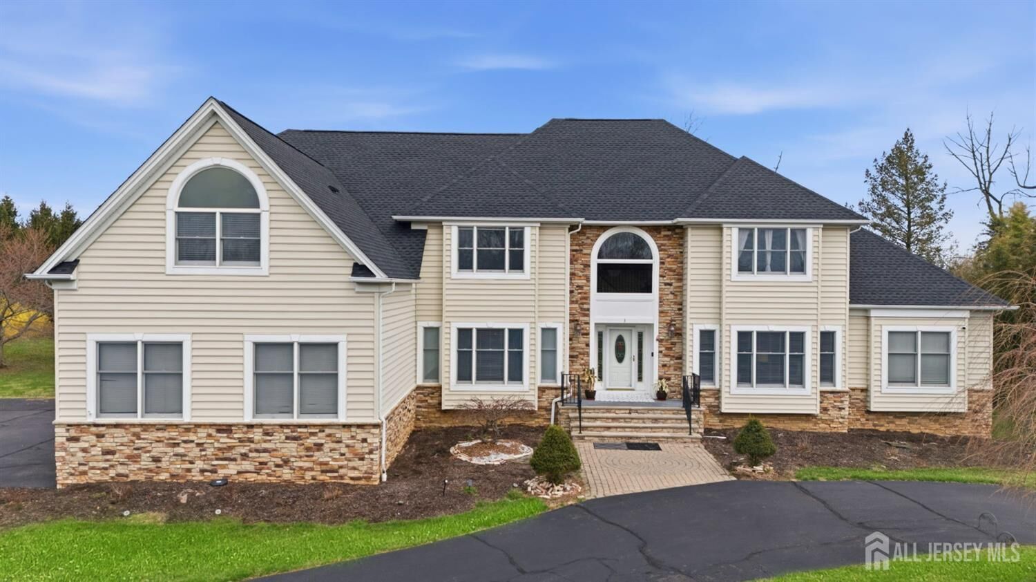 Property Photo:  3 Cole Court  NJ 08822 