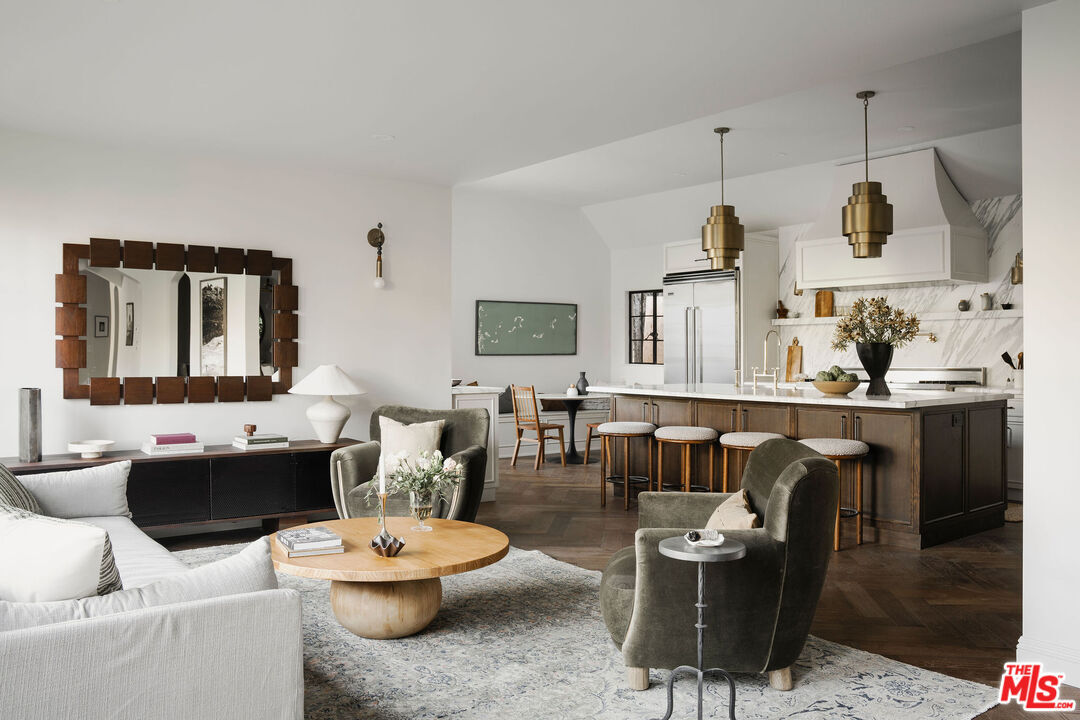 Property Photo:  900 S Longwood Ave  CA 90019 