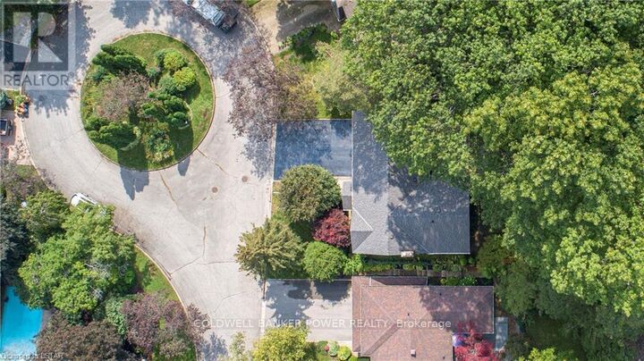 Photo de la propriété:  32 Conifer Court  ON N6K 2X4 