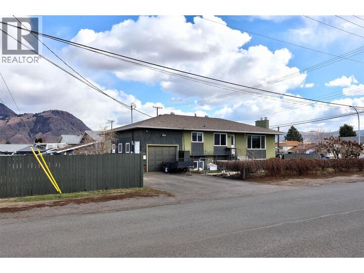 Property Photo: 1020 7th Street BC V2B 2W8