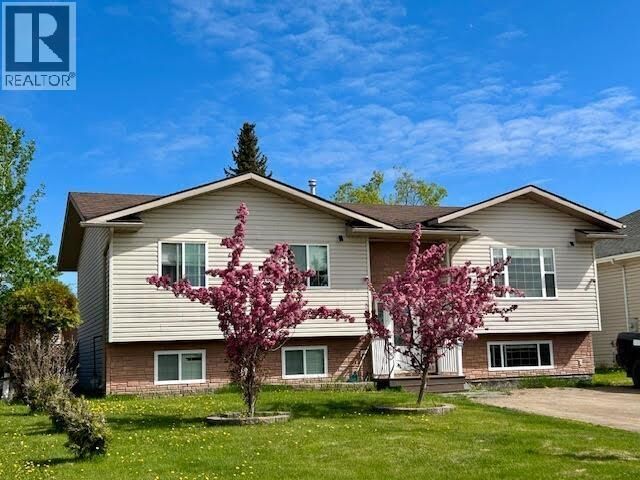 5227 Hallmark Crescent — photo 1