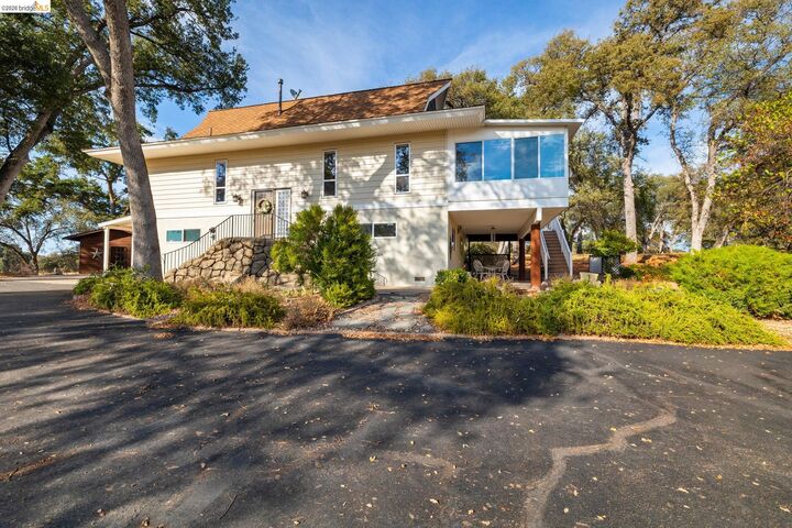 Property Photo: 10566 Thistledown CA 95327