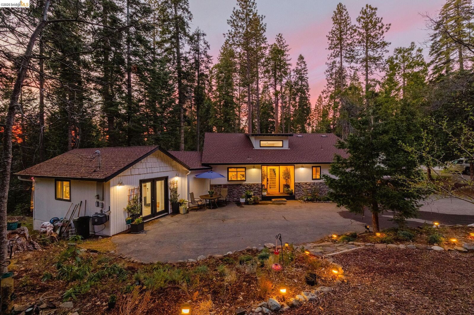 Property Photo:  19565 Wanita Ln  CA 95383 