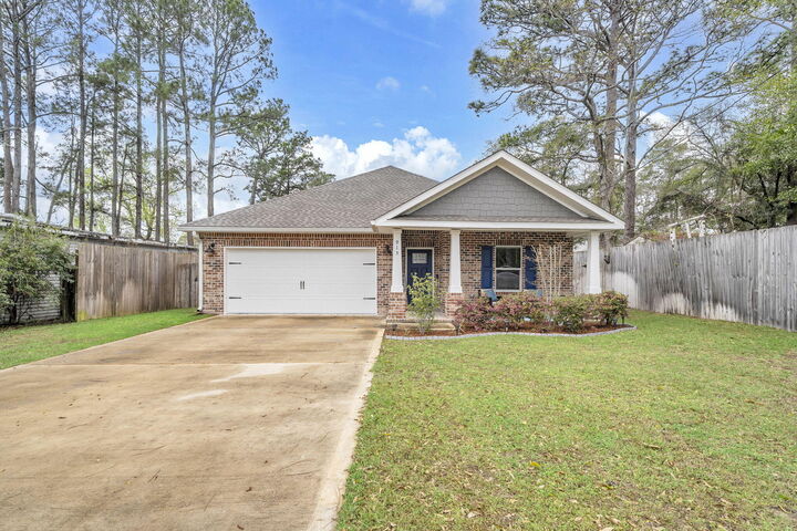 Property Photo: 915 Linden Avenue FL 32578