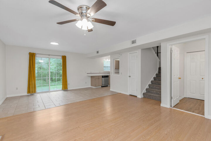 Property Photo: 1708 Colonial Court FL 32547