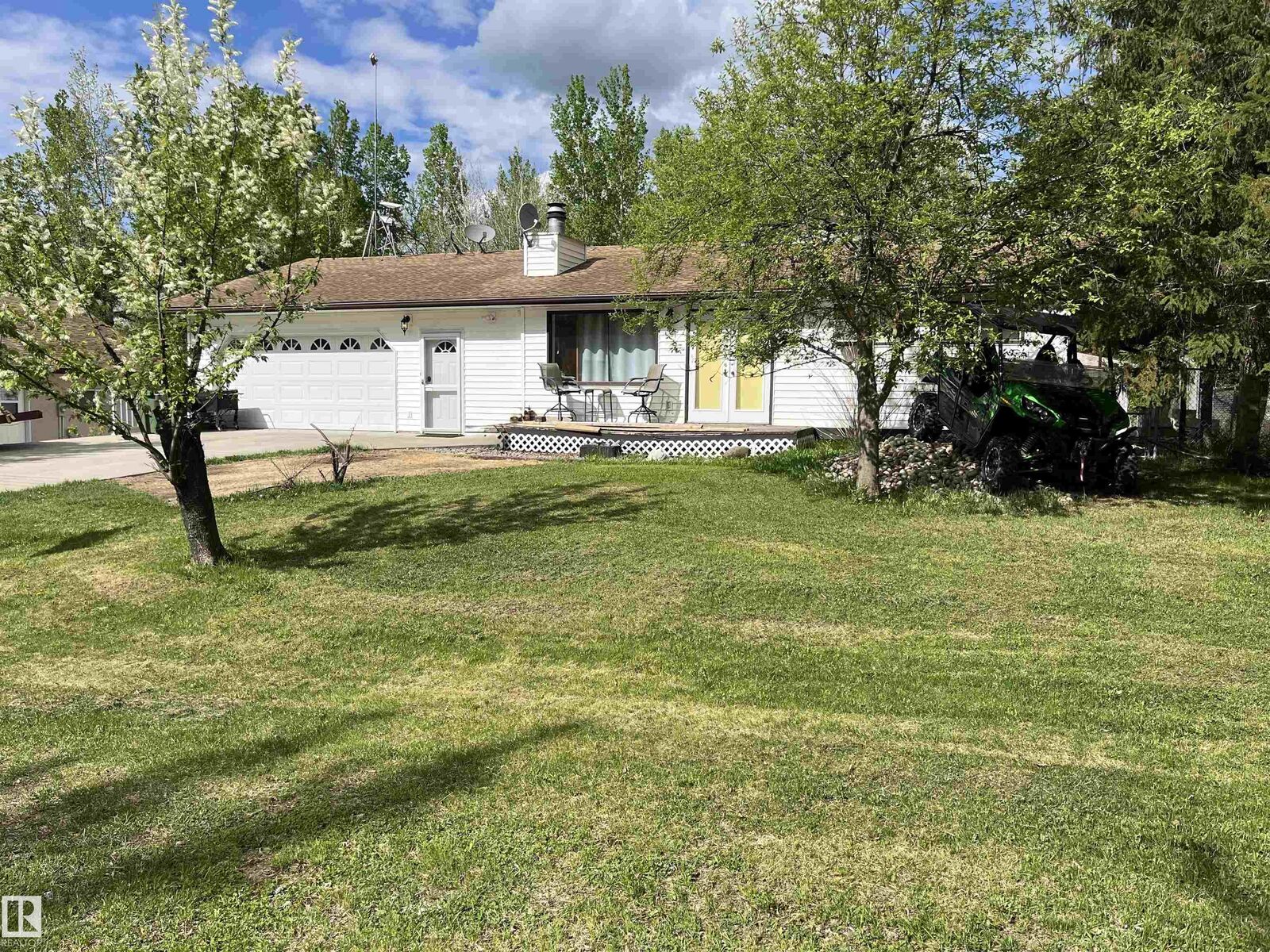 Property Photo: 2 Bay Drive AB T0E 0V0