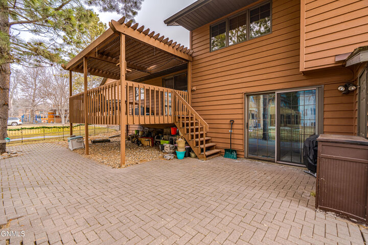 Property Photo:  1750 Bonn Boulevard  ND 58504 