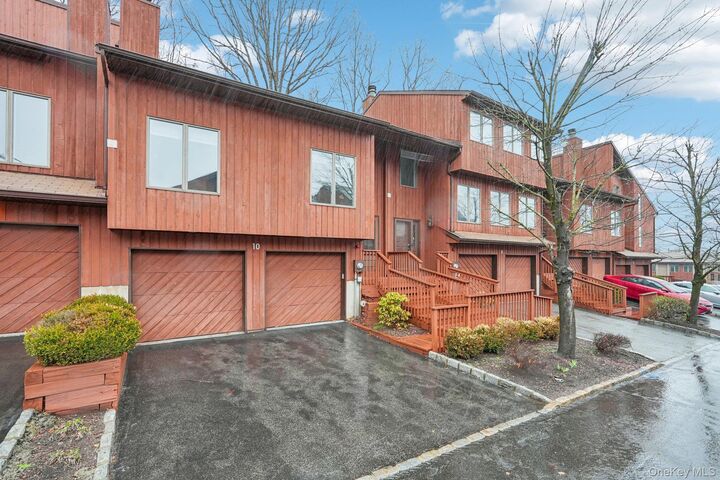 Property Photo:  10 Omni Court  NY 10956 