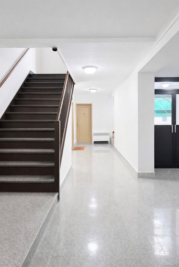 Property Photo:  2255 Cruger Ave. 1B  NY 10467 