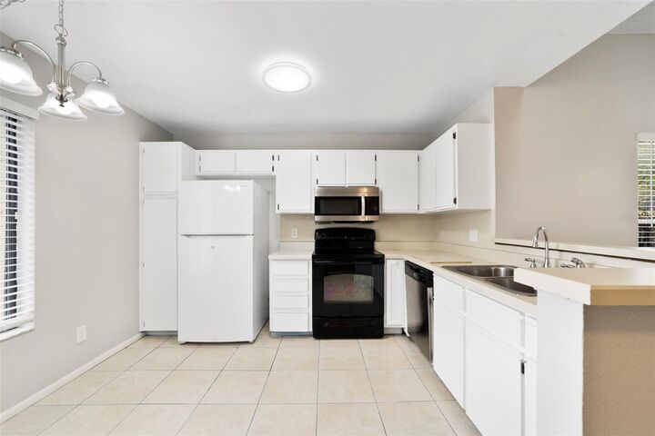 Property Photo: 1002 Gwyn Circle FL 32765