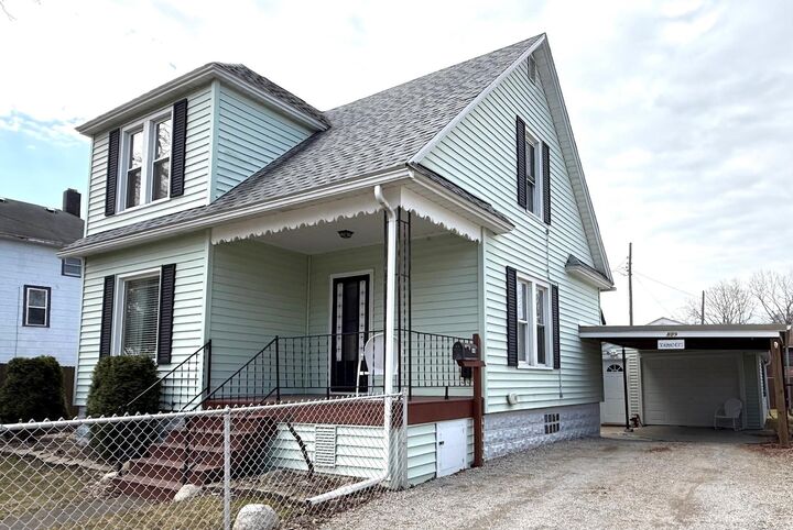 Property Photo:  809 N Linn Street  MI 48706 