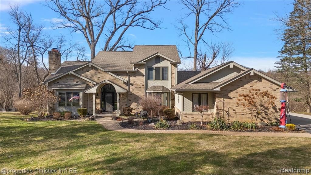 Property Photo:  5160 Old Mill Road  MI 48306 2457 