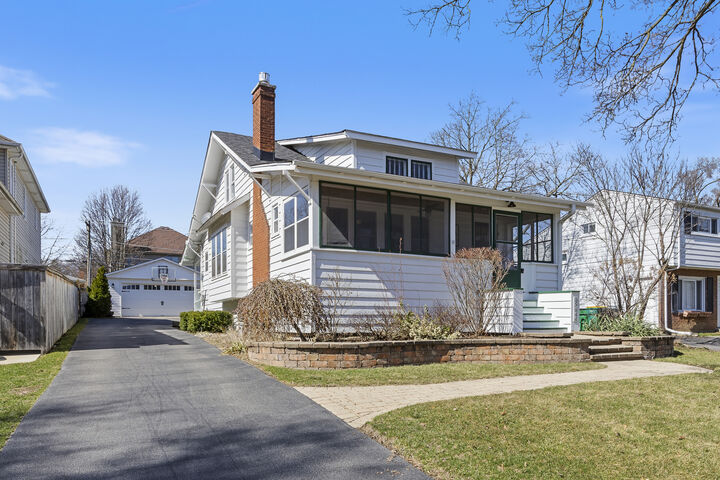 Property Photo:  0S644 East Street  IL 60190 