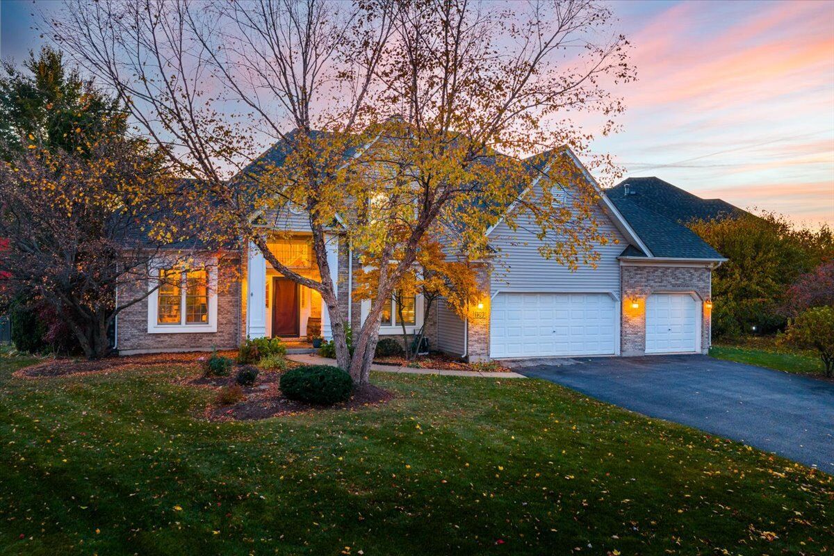 Property Photo:  130 Alderwood Lane  IL 60504 