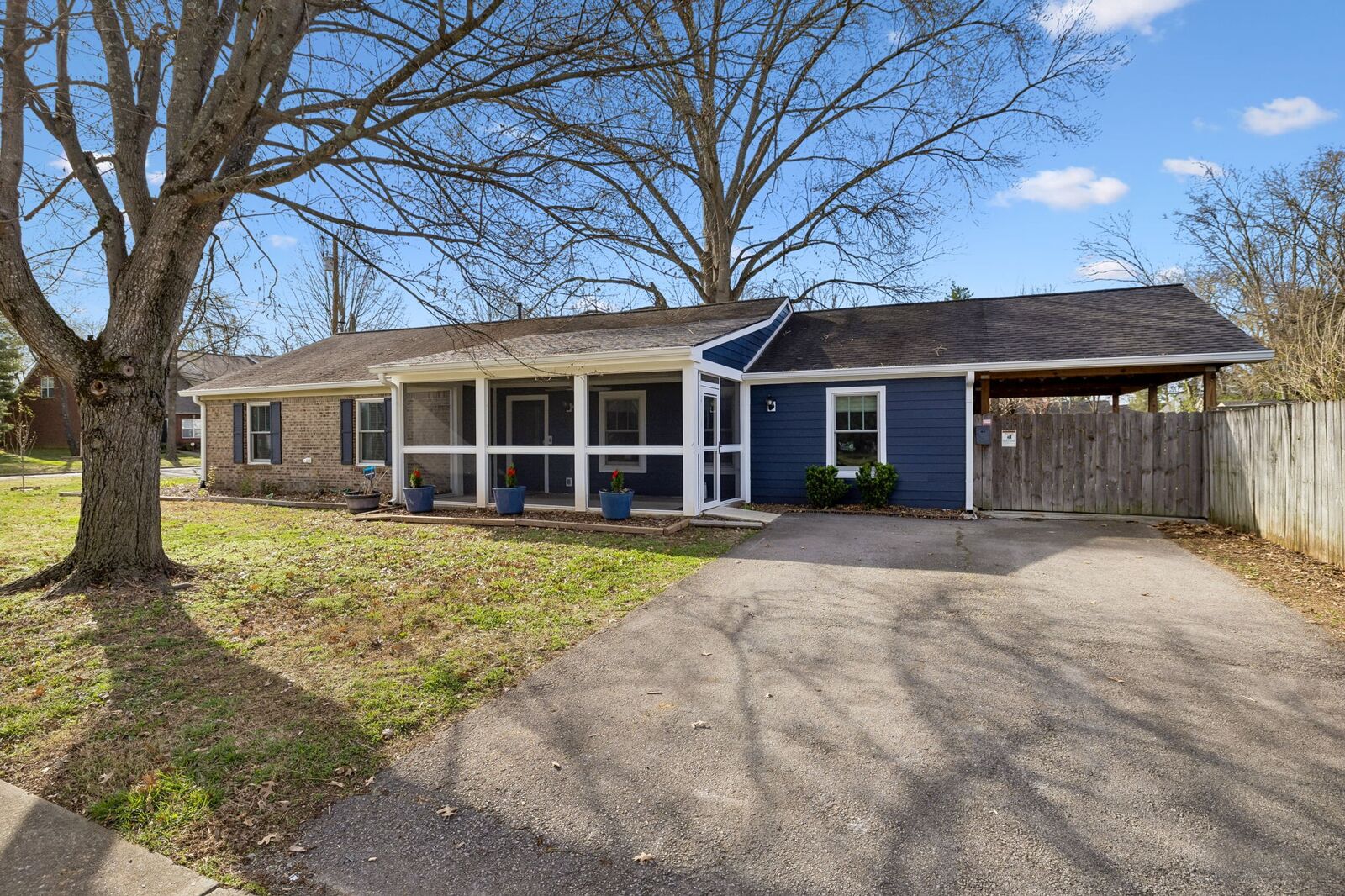 Property Photo:  800 Del Rio Pike  TN 37064 