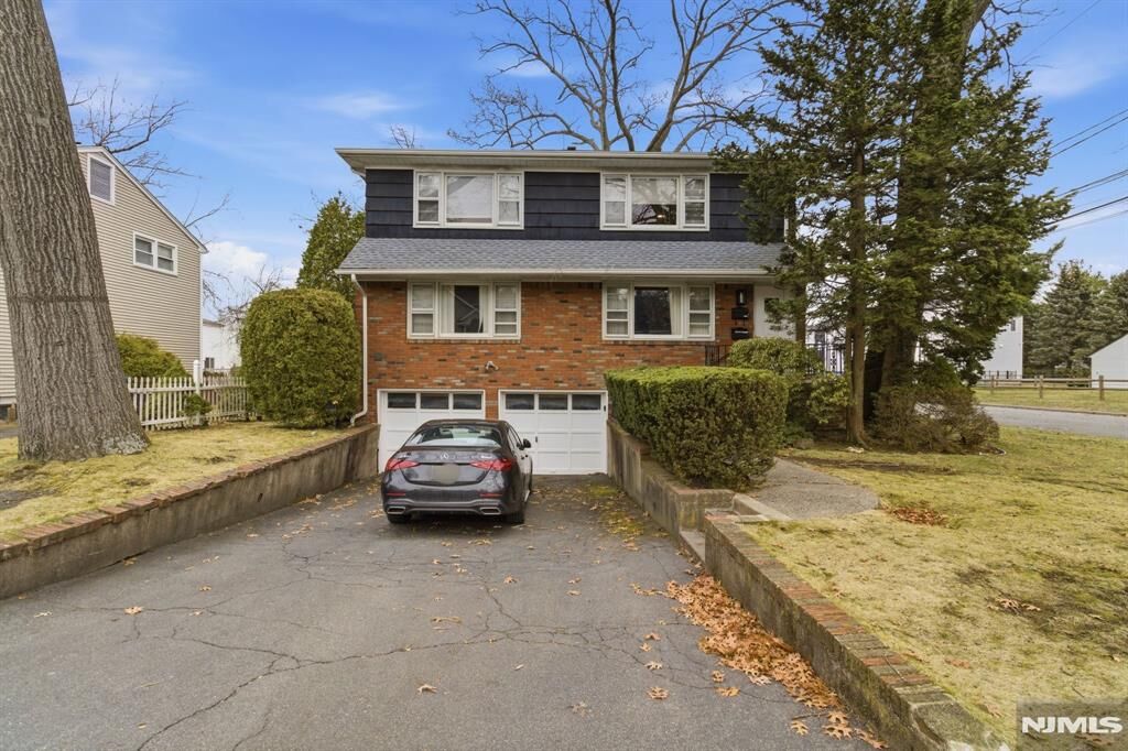 Property Photo:  90 Cortland Place Flr 2  NJ 07670 