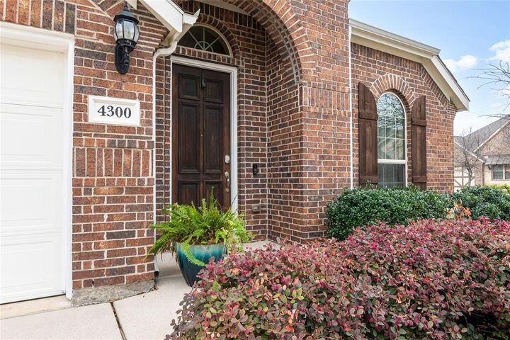 Property Photo: 4300 Old Grove Way TX 76244