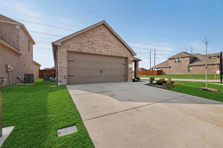 Property Photo:  621 Cherish Day Drive  TX 75166 