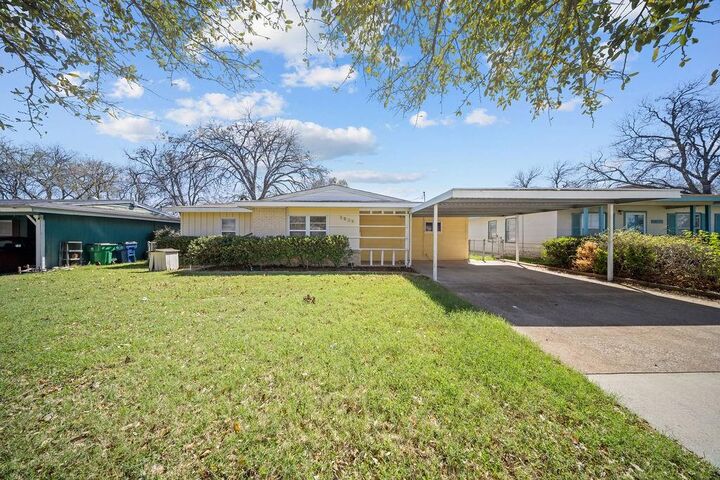 Property Photo:  5829 Holloway Street  TX 76114 