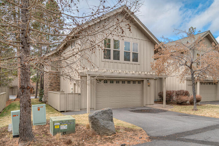 Property Photo: 57135 Evergreen Loop OR 97707