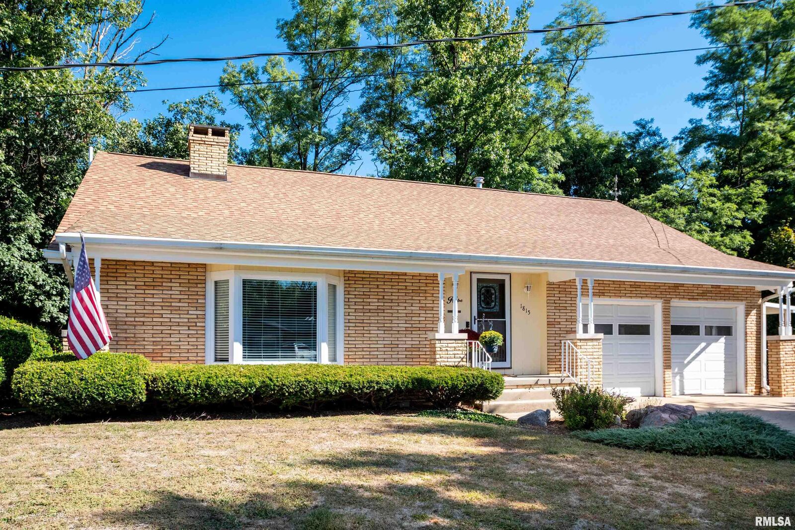 Property Photo:  1815 S Timber Court  IL 61607 