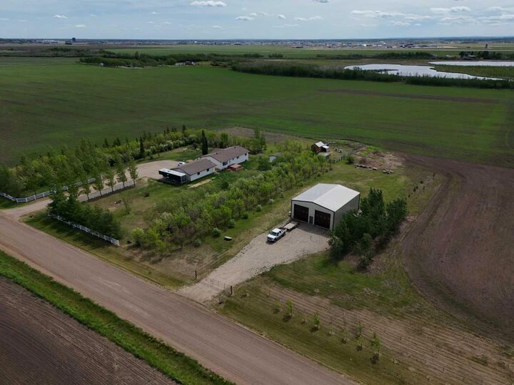 Property Photo: 64033 Township Road 720 AB T8X 4K4