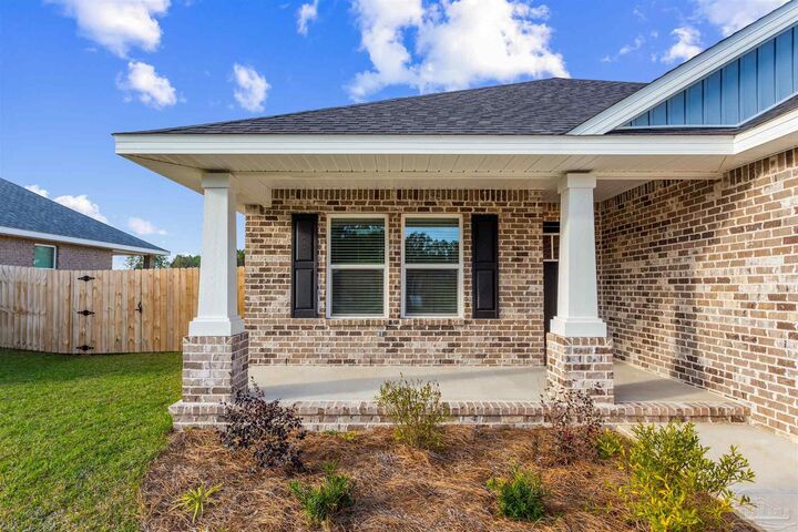 Property Photo: 7583 Hatteras Dr FL 32566