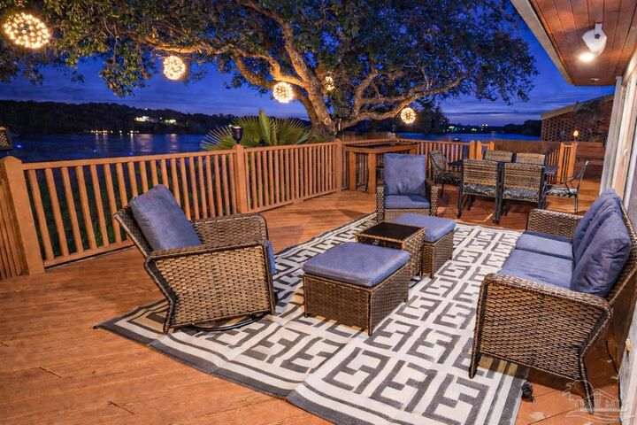 Property Photo: 14032 Waterview Dr FL 32507