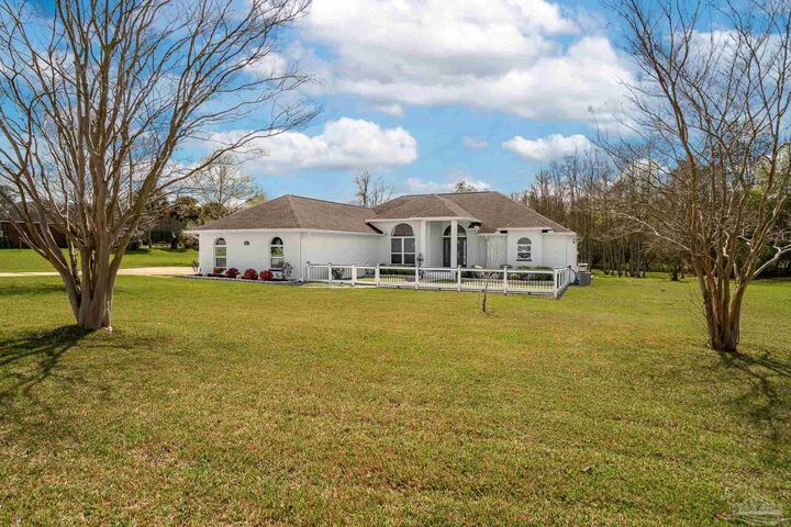 Property Photo:  435 Meander Ln  FL 32533 