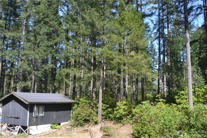 Property Photo: 80 NE Collins Drive E WA 98588
