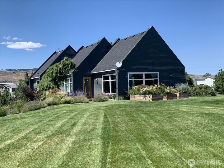 Property Photo:  610  Meadow View Drive  WA 98926 
