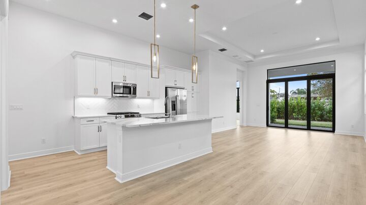 Property Photo:  308 SE Via Sangro  FL 34952 