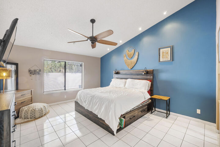 Property Photo:  7259 Papaya Way  FL 33321 