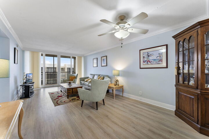 Property Photo:  8 N Royal Palm Way 6040  FL 33432 