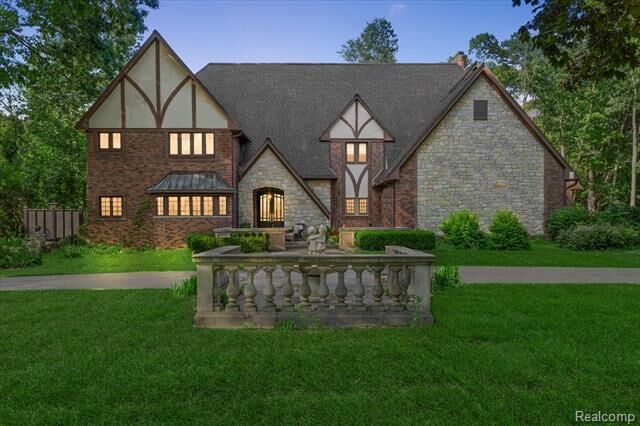 Property Photo:  1600 Mill Race  MI 48306 